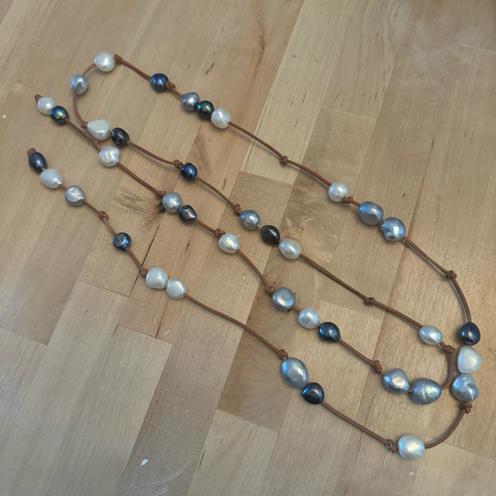 Pearl Leather Necklace White Silver Blue Peacock Freshwater Wrap